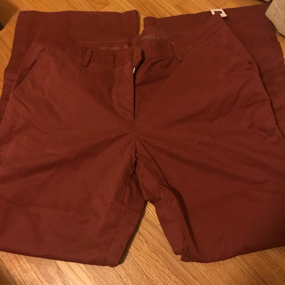NWT Gap Perfect Khaki